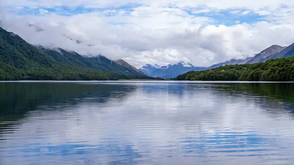 Göl ve dağlar, Yeni Zelanda