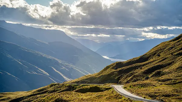 Dağlar arasında bir vadide, Queenstown, Yeni Zelanda