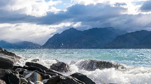 Hawea Gölü üzerinde fırtına, Yeni Zelanda