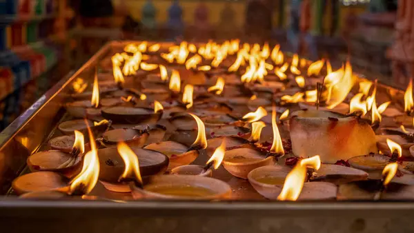 Tapınakta mumlar, Tayland