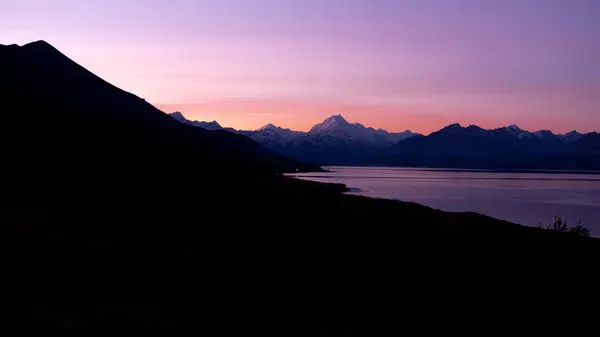 Sunset 'teki Cook Dağı, Cook Dağı' nın manzarası dağ silueti, Yeni Zelanda