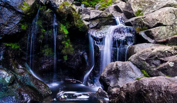 Uzun menzilli şelale akıntısı, Mangakarengorengo nehri, McLaren Şelalesi, Yeni Zelanda