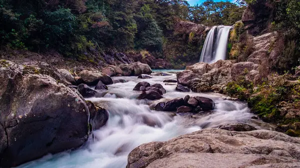 Gollum Havuzu, Tongariro Ulusal Parkı 'nda Tawhai Şelalesi, uzun vadede su akışı