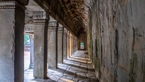 Angkor Wat, Siem Reap, Kamboçya 'daki tapınağın antik kalıntıları.
