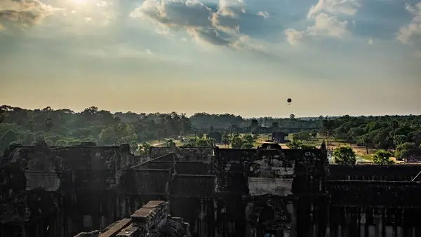 Angkor Wat, Siem Reap, Kamboçya 'daki tapınağın antik kalıntıları.