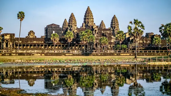 Sudaki Angkor Wat yansıması, Siem Reap, Kamboçya