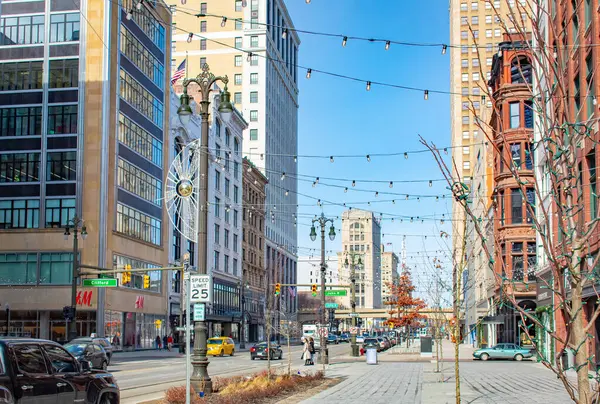 Detroit şehir merkezi Michigan mimari şehir merkezi soğuk bir kış gününde gökdelen binalar