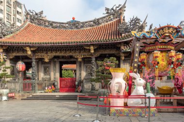 Longshan Tapınağı Taipei, Tayvan şehir merkezinde bulunan mimari yapıyı detaylandırdı.