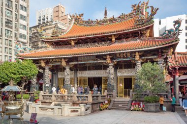 Longshan Tapınağı Taipei, Tayvan şehir merkezinde bulunan mimari yapıyı detaylandırdı.