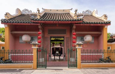 Eski Hoi An Vietnam kasabasındaki renkli Asyalı geleneksel mimari yapı.