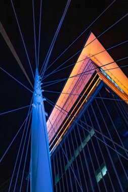 Denver Colorado 'daki binaların ve Milenyum Köprüsü' nün soyut gece açıları