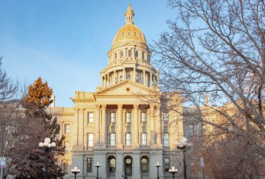 Colorado Eyaleti Kongre Binası Denver, Colorado 'da bir kış günü mimari inşa ediyor.