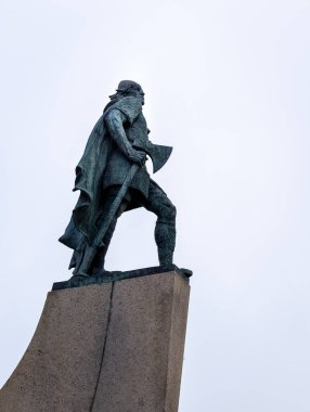 Leif Erikson heykeli Reykjavik İzlanda şehir merkezinde yer almaktadır.