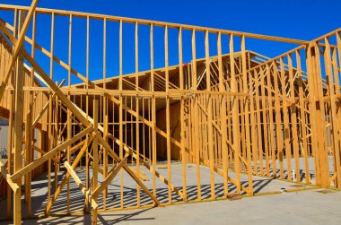 Yeni konut inşaatı için ahşap çerçeve 