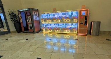 Toledo, Ohio, ABD - 13 Ocak 2025. Franklin Park Mall, Toledo, Ohio 'da Kiddleton büfe kıskacı oyunu. Yüksek kalite fotoğraf.