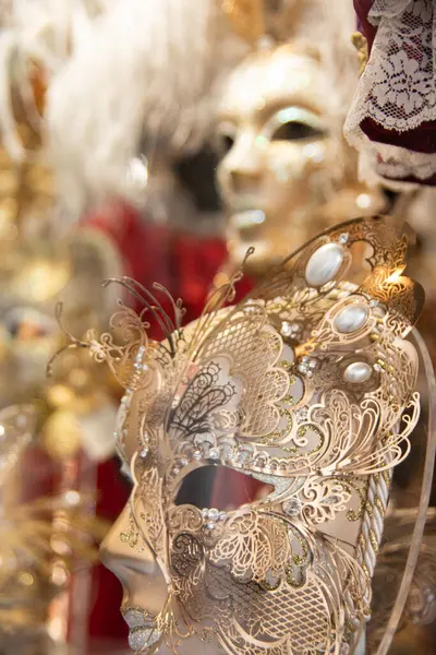 Venedik karnavalı ya da festival maskesi