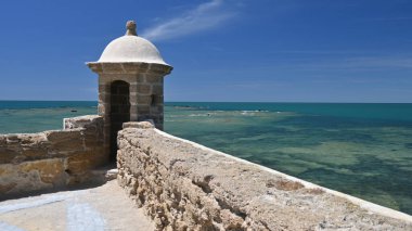San Sebastin Kalesi 'nin görünümü ve komuta konumu - Cadiz