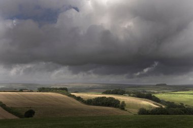 Kuzey Devon üzerindeki fırtına bulutları Exmoor 'a doğru bakıyor.