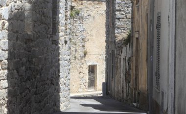 Sardinya 'nın Nuoro ilindeki Orune' da eski ve eski bir cadde.