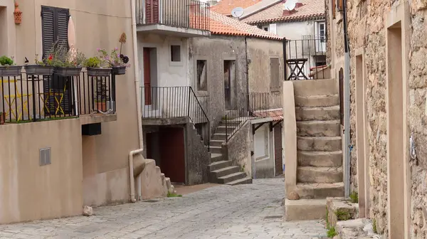 Korsika 'daki eski Soveria köyünün ana meydanı.