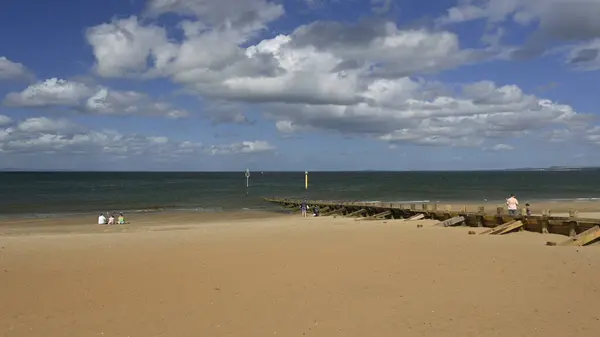 Edinburgh 'daki güzel Portobello Plajı. Hafta içi bir öğleden sonra..