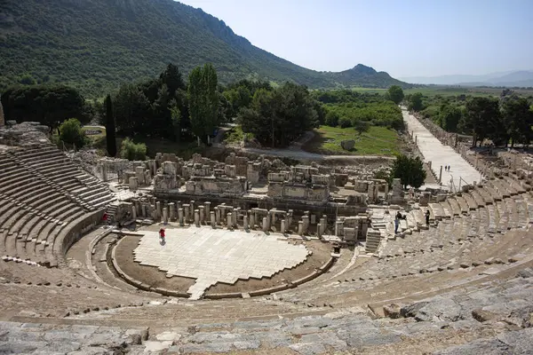 Efes 'teki Greko-Romen amfitiyatrosu, M.Ö. 10. yüzyıla dayanıyor..