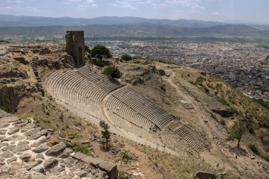 Türkiye 'deki Pergamon Tiyatrosu, M.Ö. 3. yüzyılda inşa edildi..