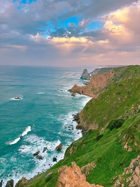 Deniz kıyısının güzel manzarası, Cabo da Roca ve Atlantic