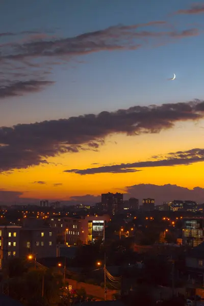 İsrail eyaletinin başkentinin gece manzarası.