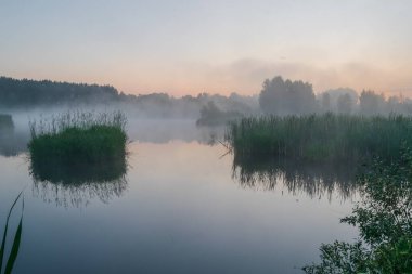 sabah sis göl üzerinde
