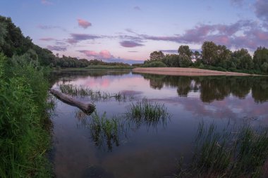 Gölde gün batımı