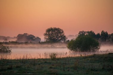 sabah Nehri üzerindeki gündoğumu