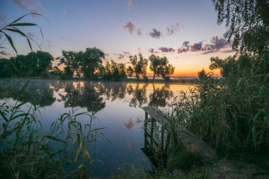 Gölde güzel bir gün batımı