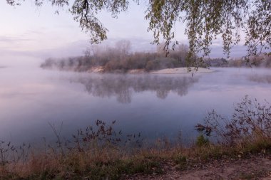 sabah sis göl üzerinde.
