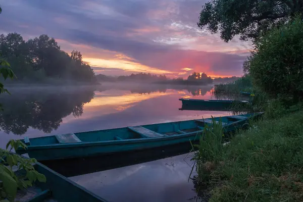 gölde güzel gündoğumu