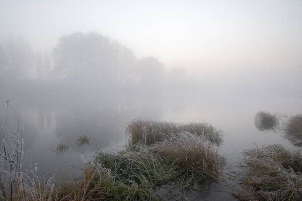 утренний туман в реке