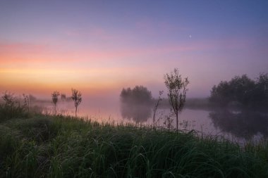 Sabah güneş doğuyor.