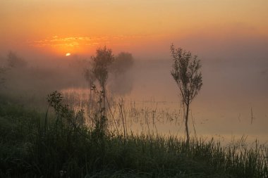 Sabah, yatay, gündoğumu Nehri üzerinde.