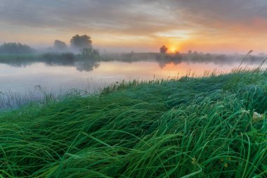 gölde güzel gündoğumu