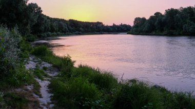 nehir ve günbatımı güzel manzara