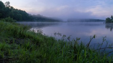 sabah sis göl üzerinde
