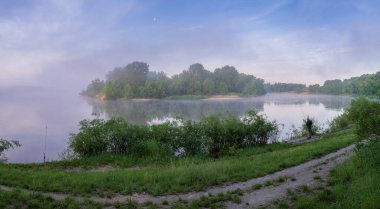 Sabah sisi göl üzerinde
