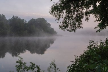 Nehirde sis. sabah sisi