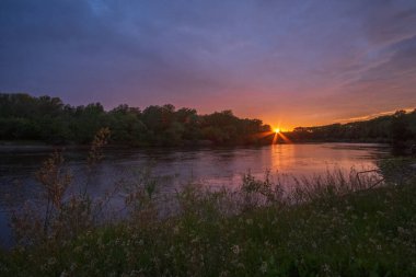 güzel bir gün batımı Nehri