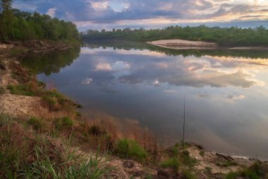 Gölde gün batımı.
