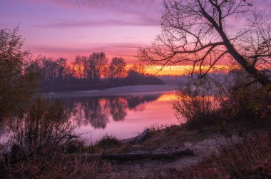 Renkli'nde sonbahar günbatımı