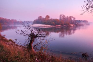 Nehirde güzel bir gün batımı