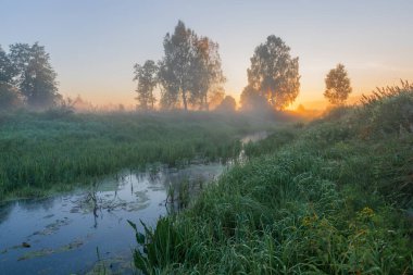 sabah gündoğumu Nehri üzerinde