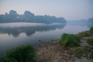 Nehirde sisli bir sabah