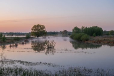 Nehrin üzerinde gün batımı